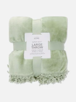 Duża miękka narzuta z frędzlami przy obszyciu