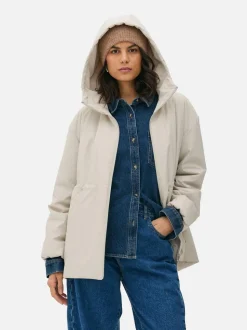 Długa kurtka przeciwdeszczowa