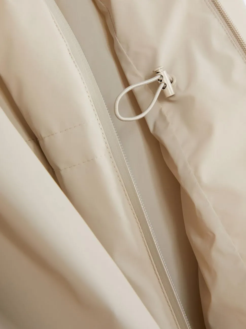 Długa kurtka przeciwdeszczowa