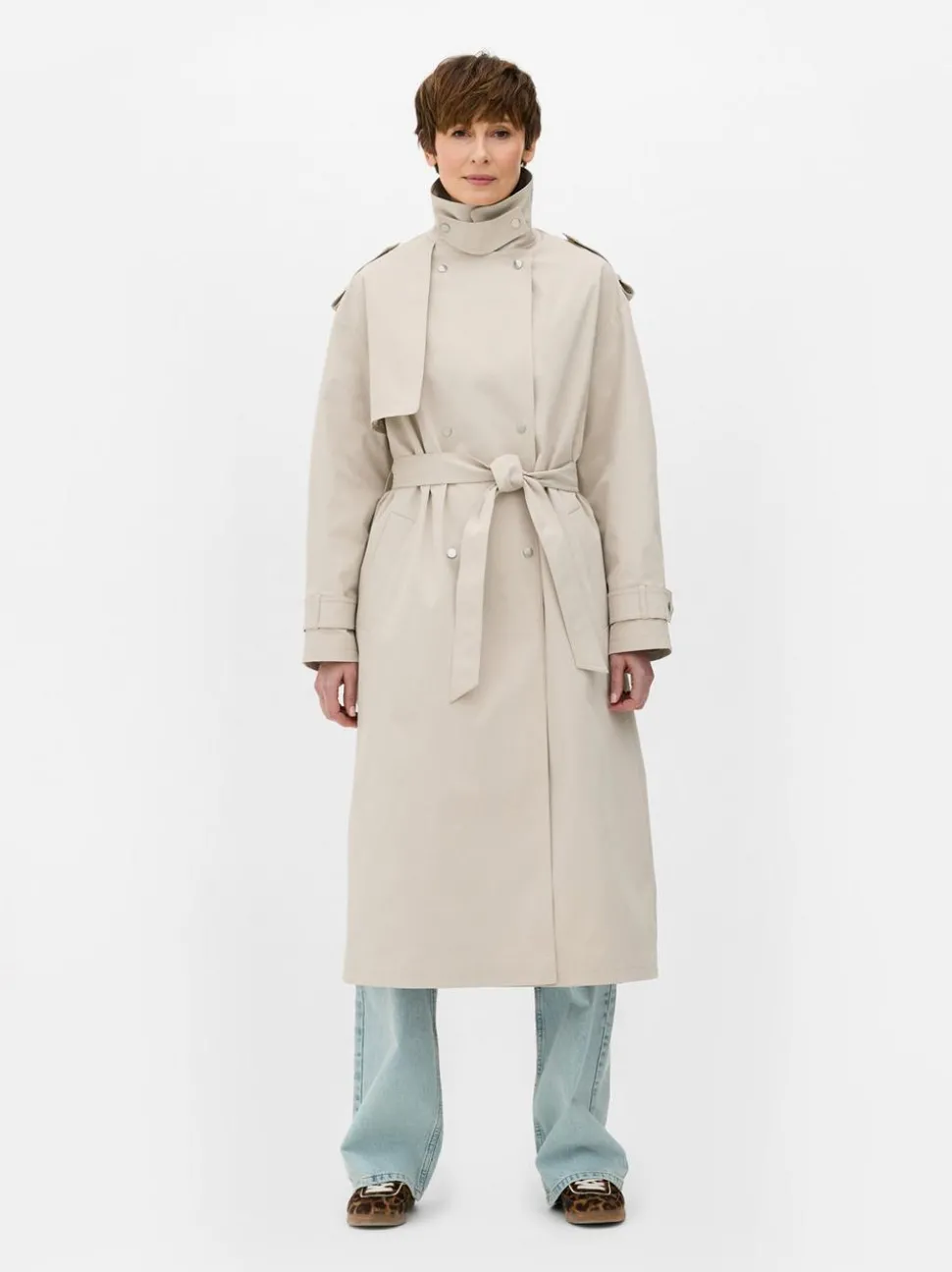 Długi prochowiec z paskiem