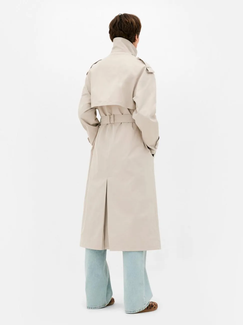 Długi prochowiec z paskiem