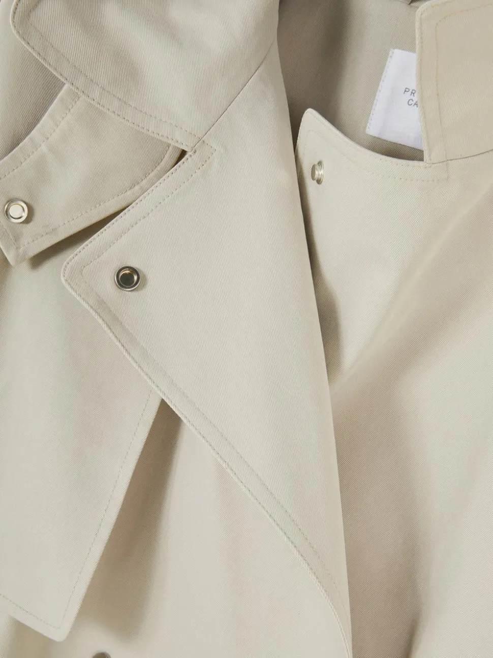 Długi prochowiec z paskiem