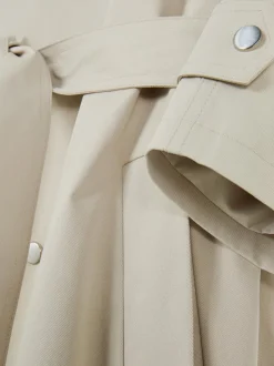 Długi prochowiec z paskiem