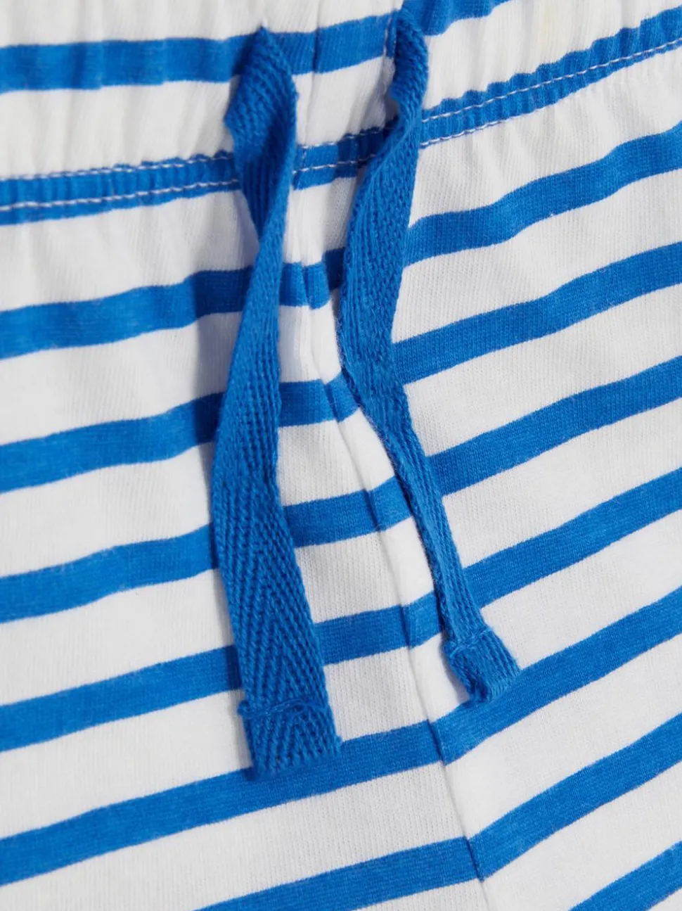 Długie szorty ze ściąganym sznurkiem w talii