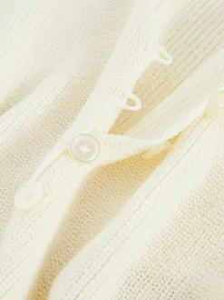 Dzianinowy bezrękawnik z guzikami