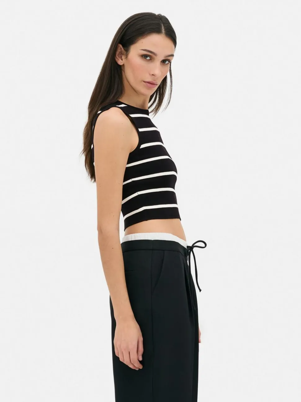 Dzianinowy top bez rękawów z okrągłym dekoltem