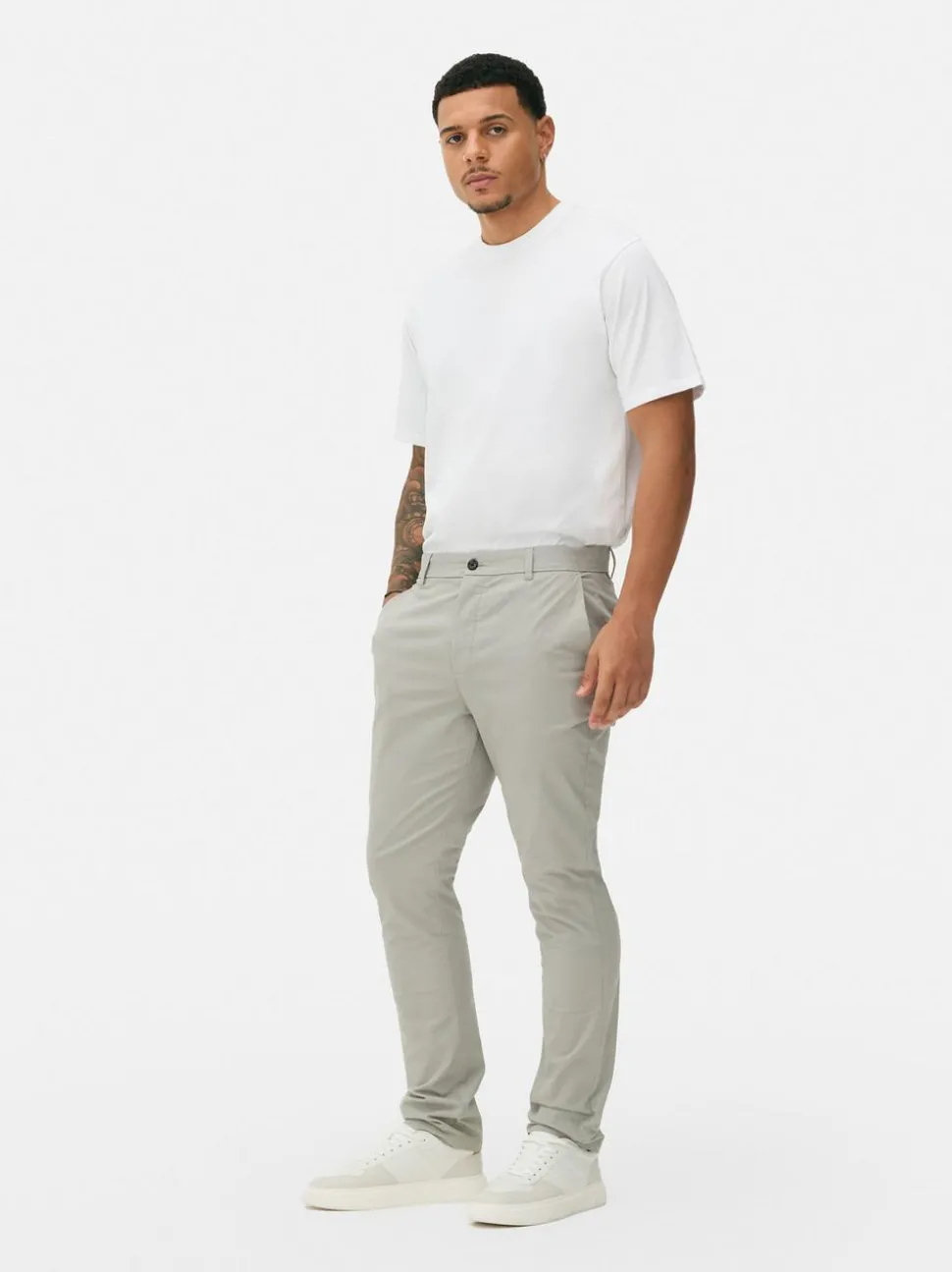 Elastyczne chinosy o kroju slim