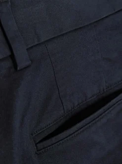 Elastyczne chinosy o kroju slim