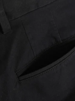 Elastyczne chinosy z prostymi nogawkami