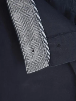 Elastyczne chinosy z prostymi nogawkami