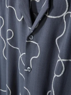 Flokowana koszula Kem z abstrakcyjnym wzorem