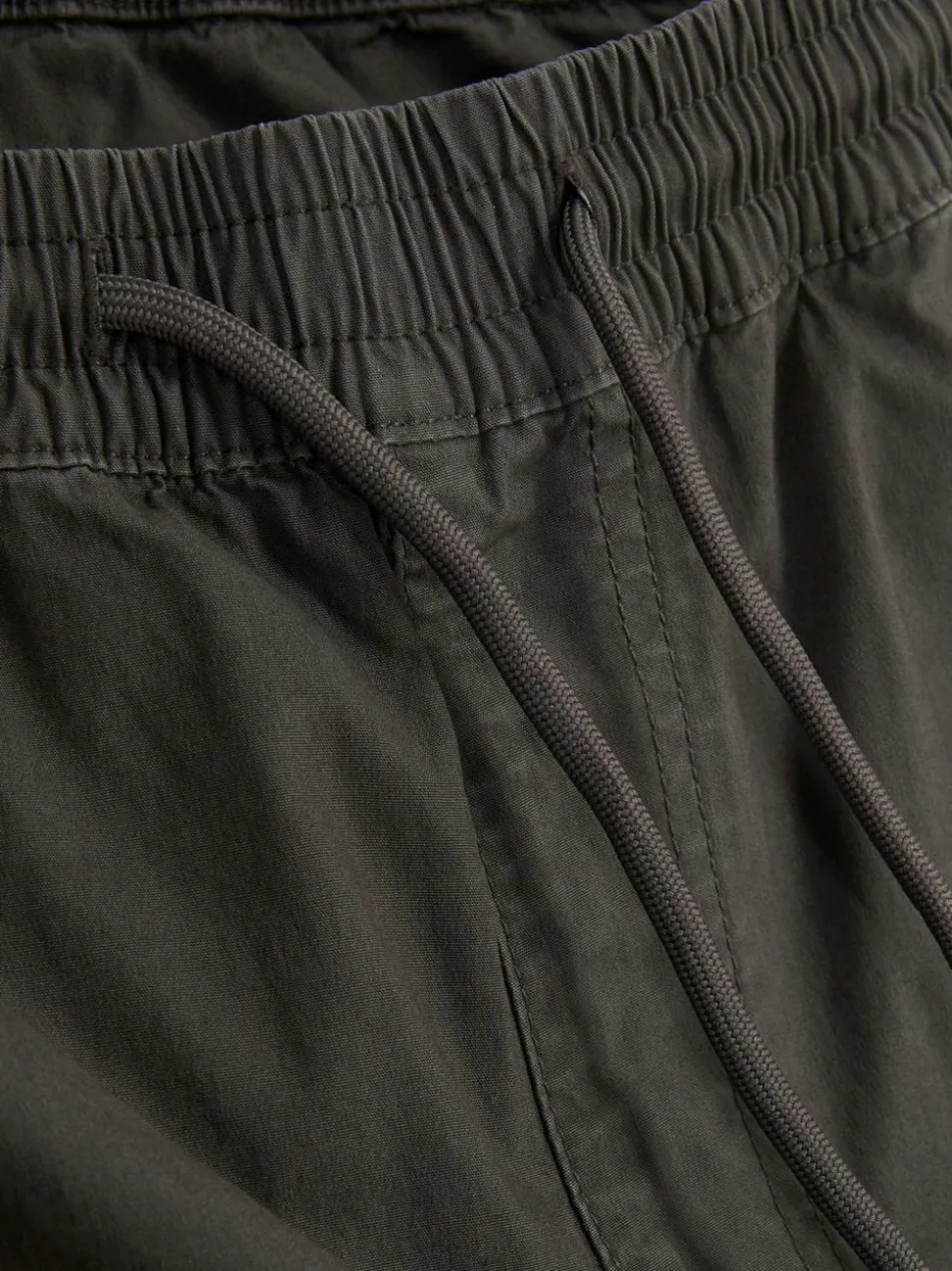 Funkcjonalne spodnie bojówki