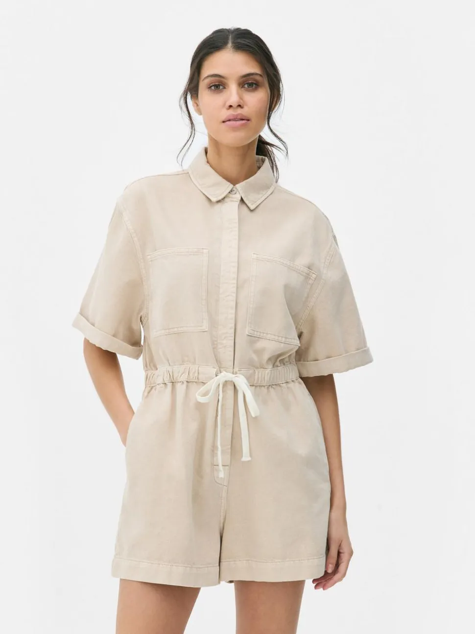 Funkcjonalny kombinezon z wiązaniem w talii