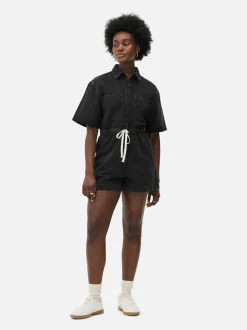 Funkcjonalny kombinezon z wiązaniem w talii