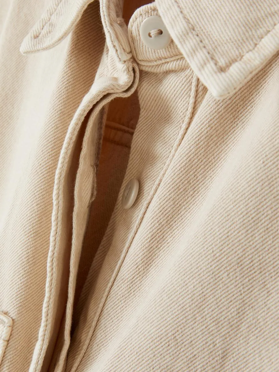 Funkcjonalny kombinezon z wiązaniem w talii