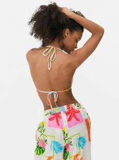 Haftowana trójkątna góra od bikini