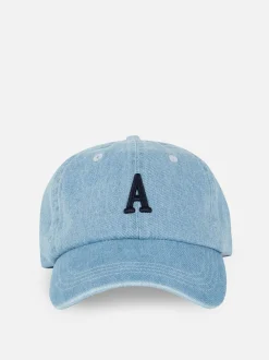Jeansowa czapka z daszkiem i inicjałem