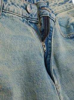 Jeansy typu mom z rozdarciami