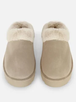 Kapcie bez pięty wyściełane sztucznym futrem