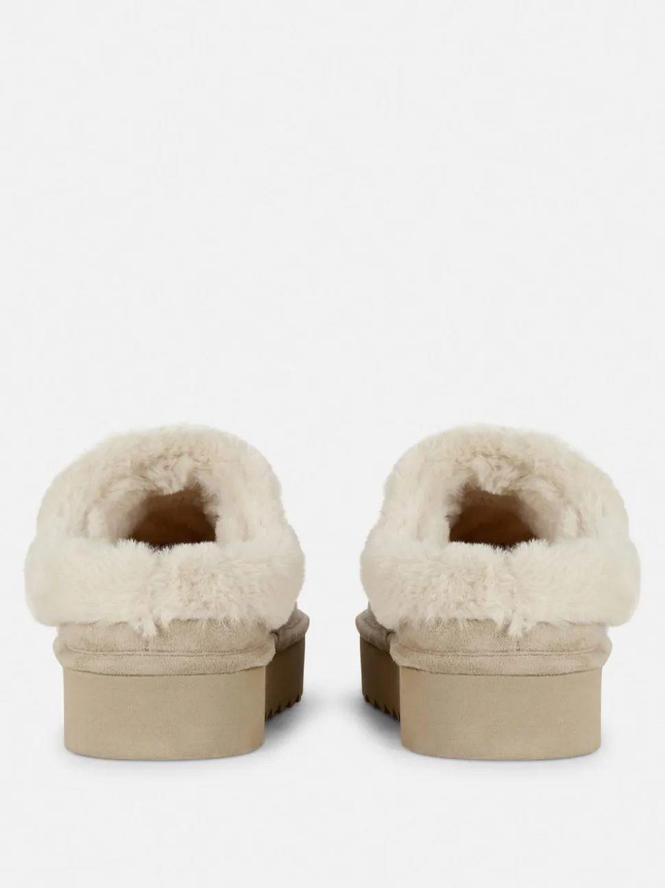 Kapcie bez pięty wyściełane sztucznym futrem