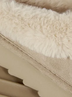 Kapcie bez pięty wyściełane sztucznym futrem