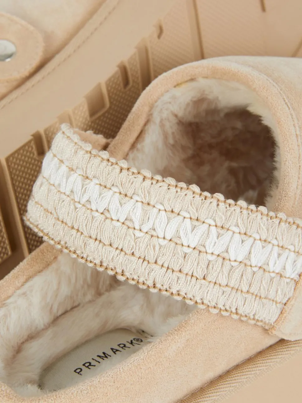 Kapcie typu chodaki z podszewką