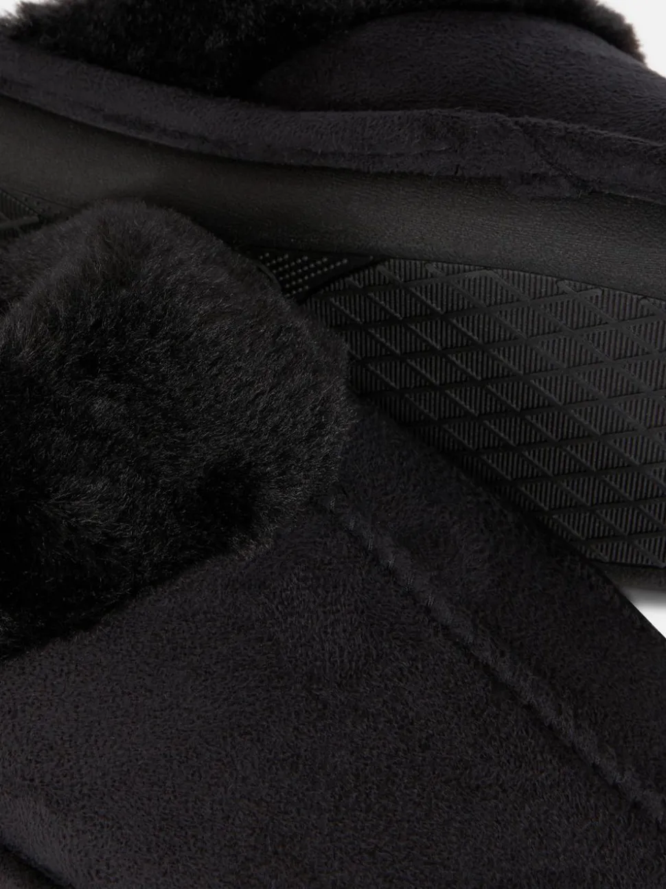 Kapcie ze sztucznego zamszu