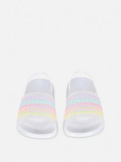 Klapki z motywem serca w paski