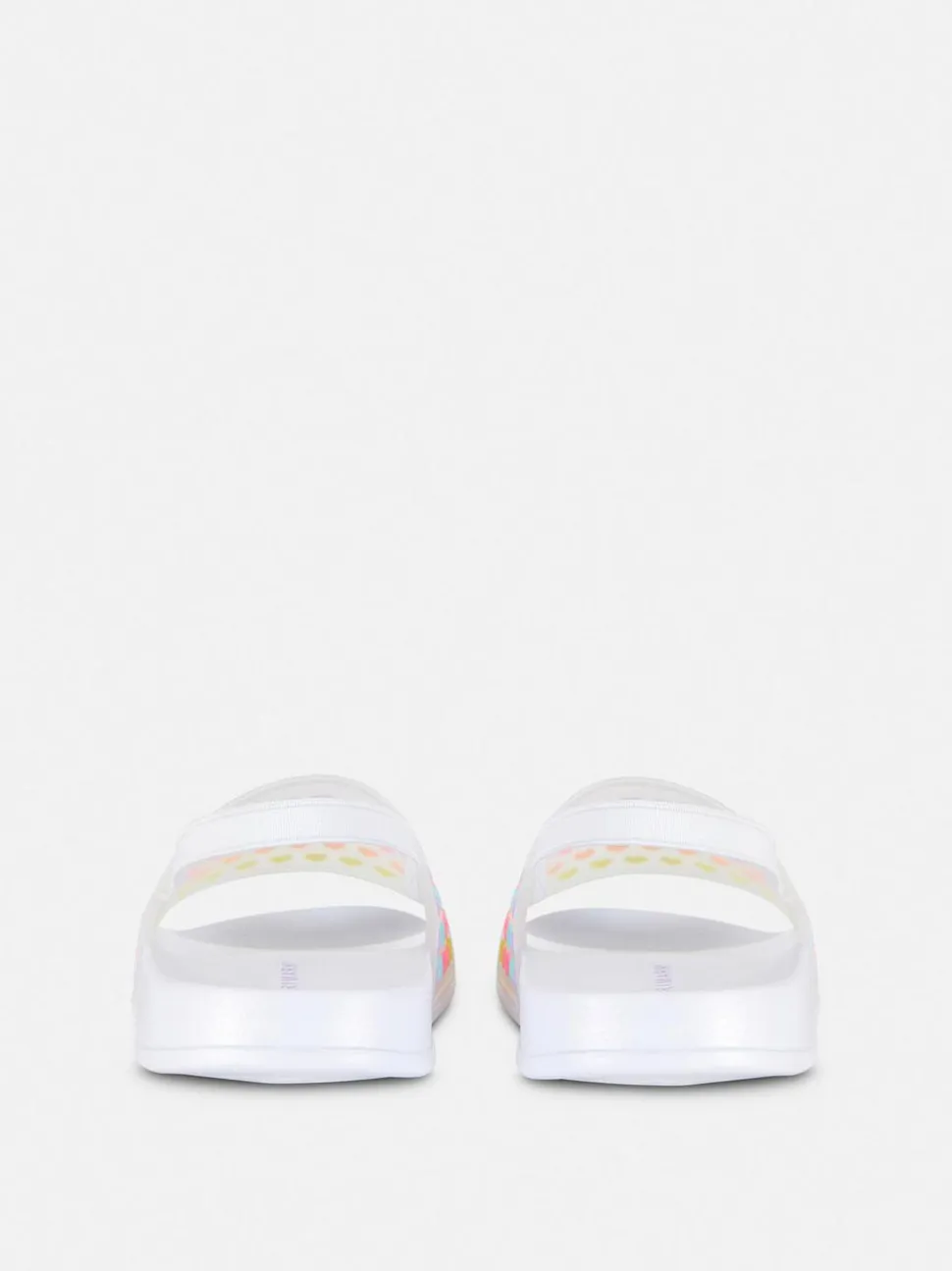 Klapki z motywem serca w paski