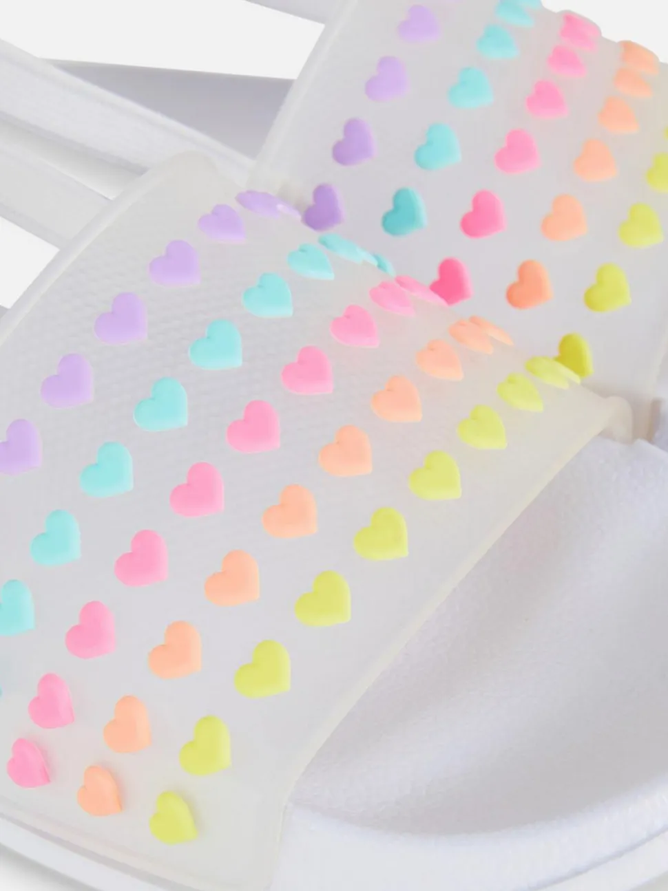 Klapki z motywem serca w paski