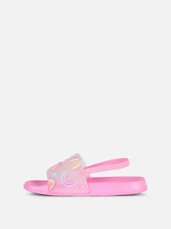 Klapki z paskiem z tyłu i tęczowym motywem