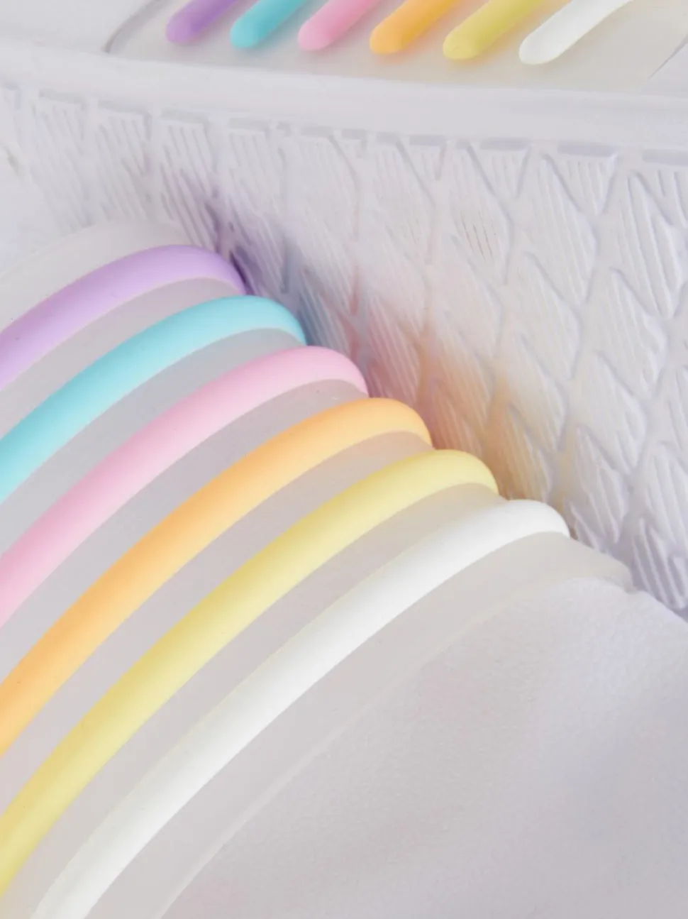 Klapki ze wzorem w paski