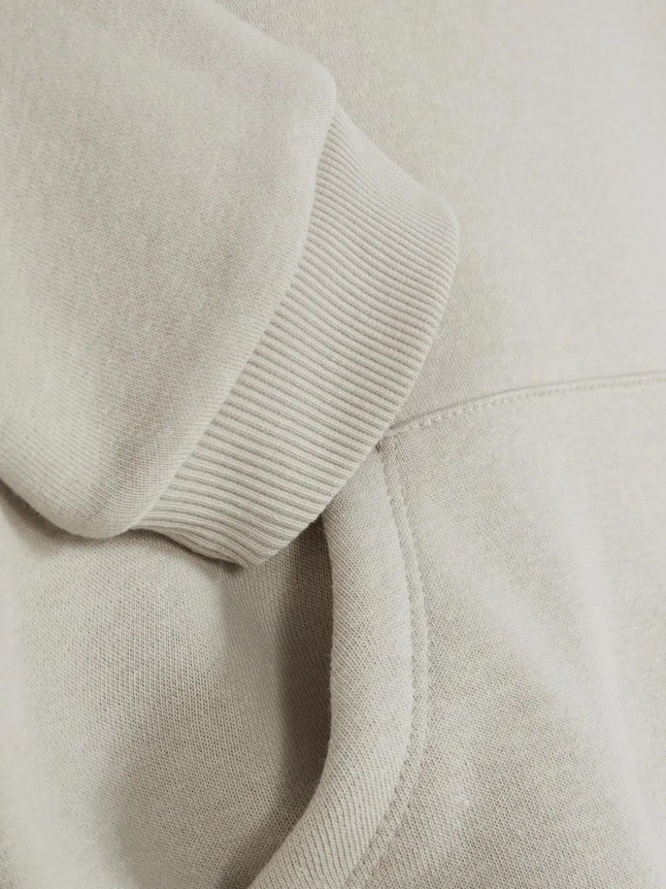 Klasyczna wkładana przez głowę bluza z kapturem