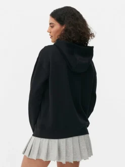 Klasyczna wkładana przez głowę bluza z kapturem