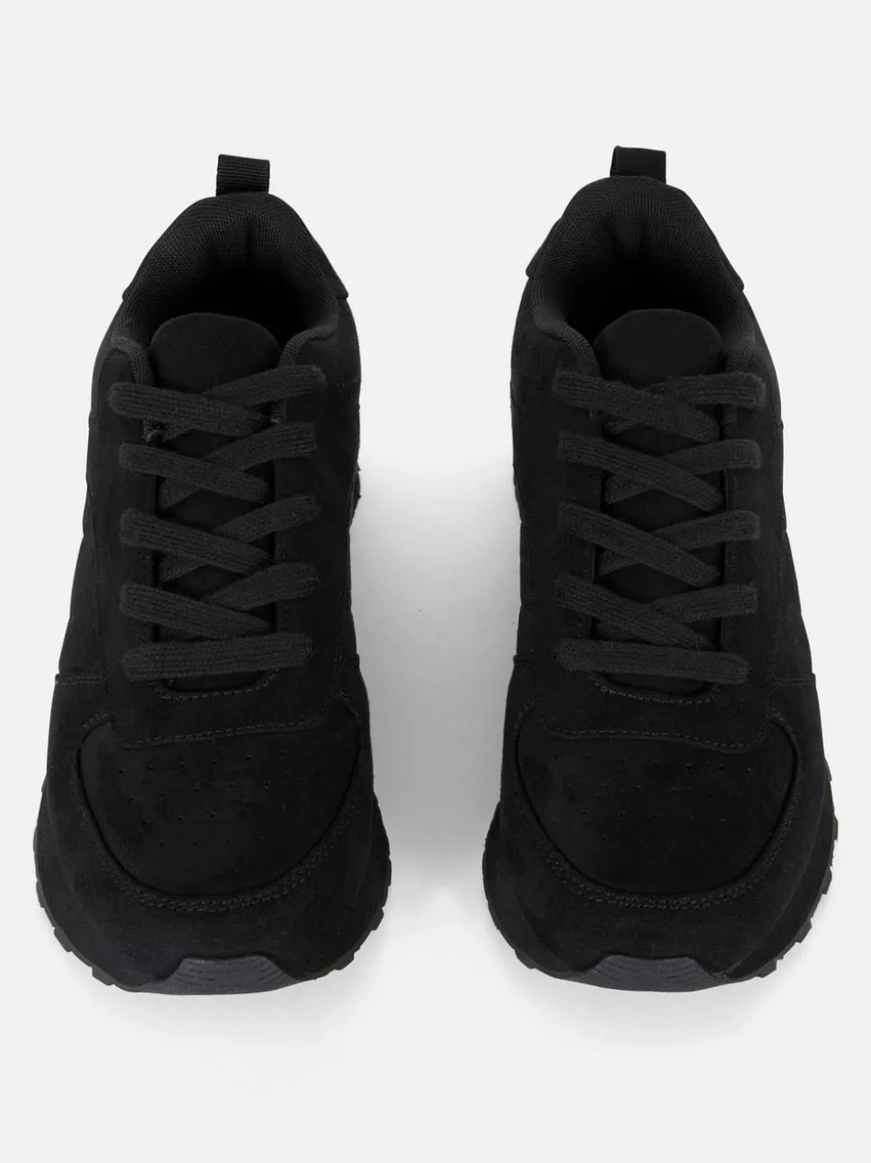 Klasyczne sznurowane buty sportowe