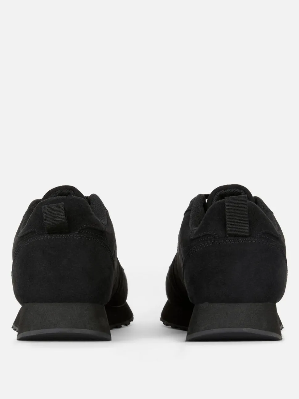 Klasyczne sznurowane buty sportowe