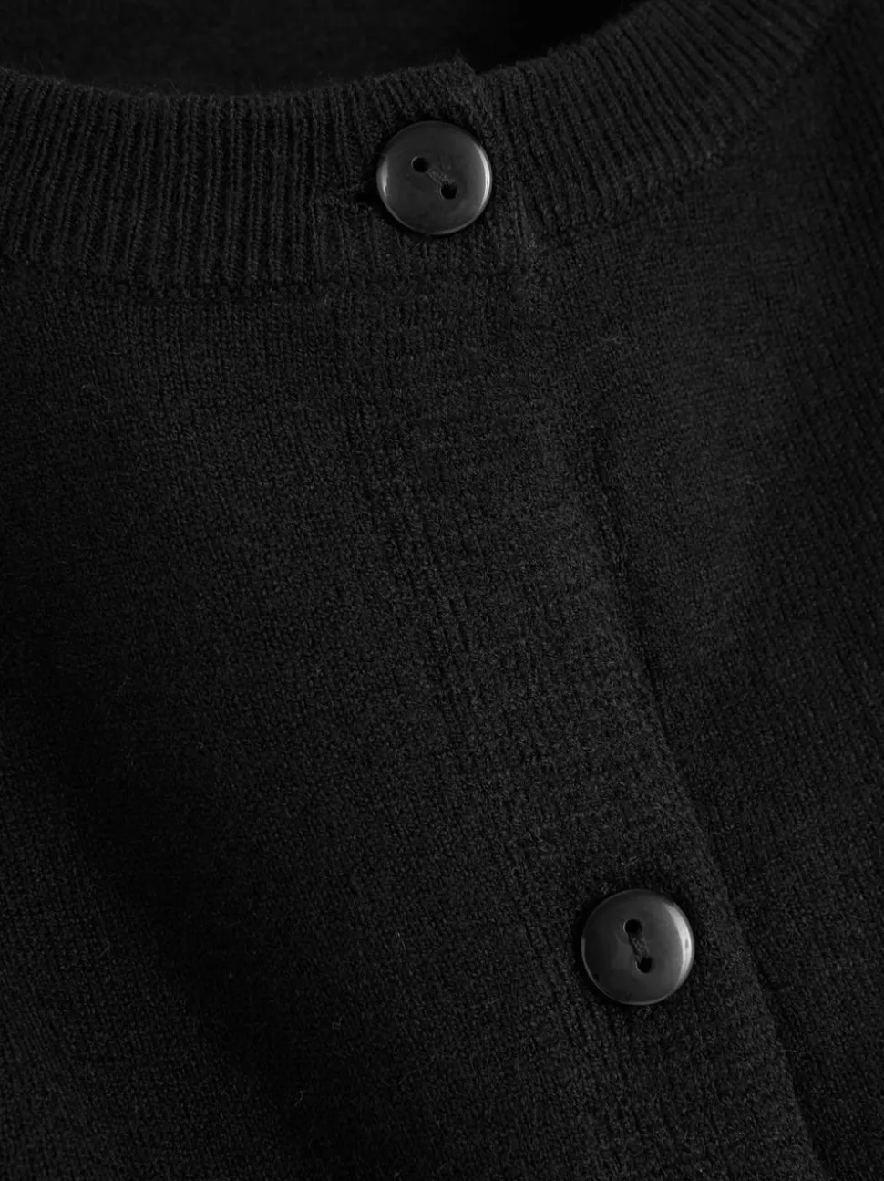 Klasyczny sweter rozpinany z okrągłym dekoltem