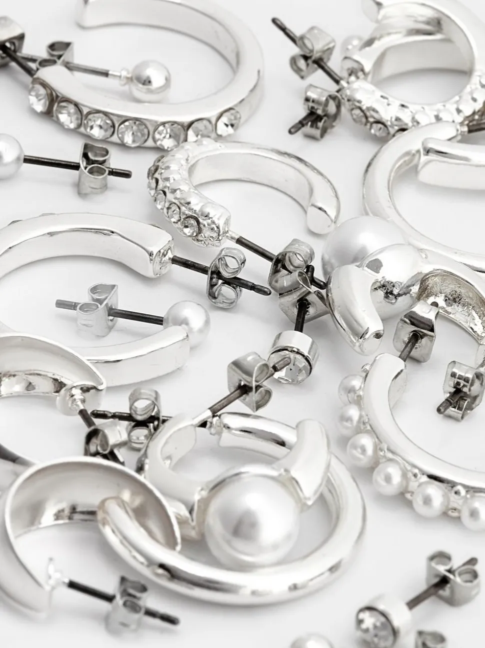 Kolczyki sztyfty i kolczyki koła, 9 par