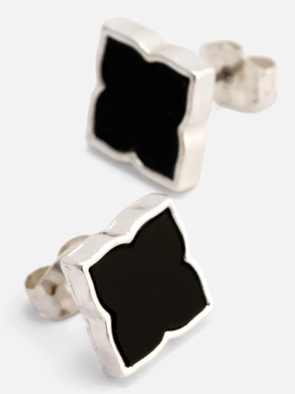 Kolczyki sztyfty o eleganckim wzorze