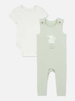 Komplet dla noworodka z ogrodniczkami z owieczką