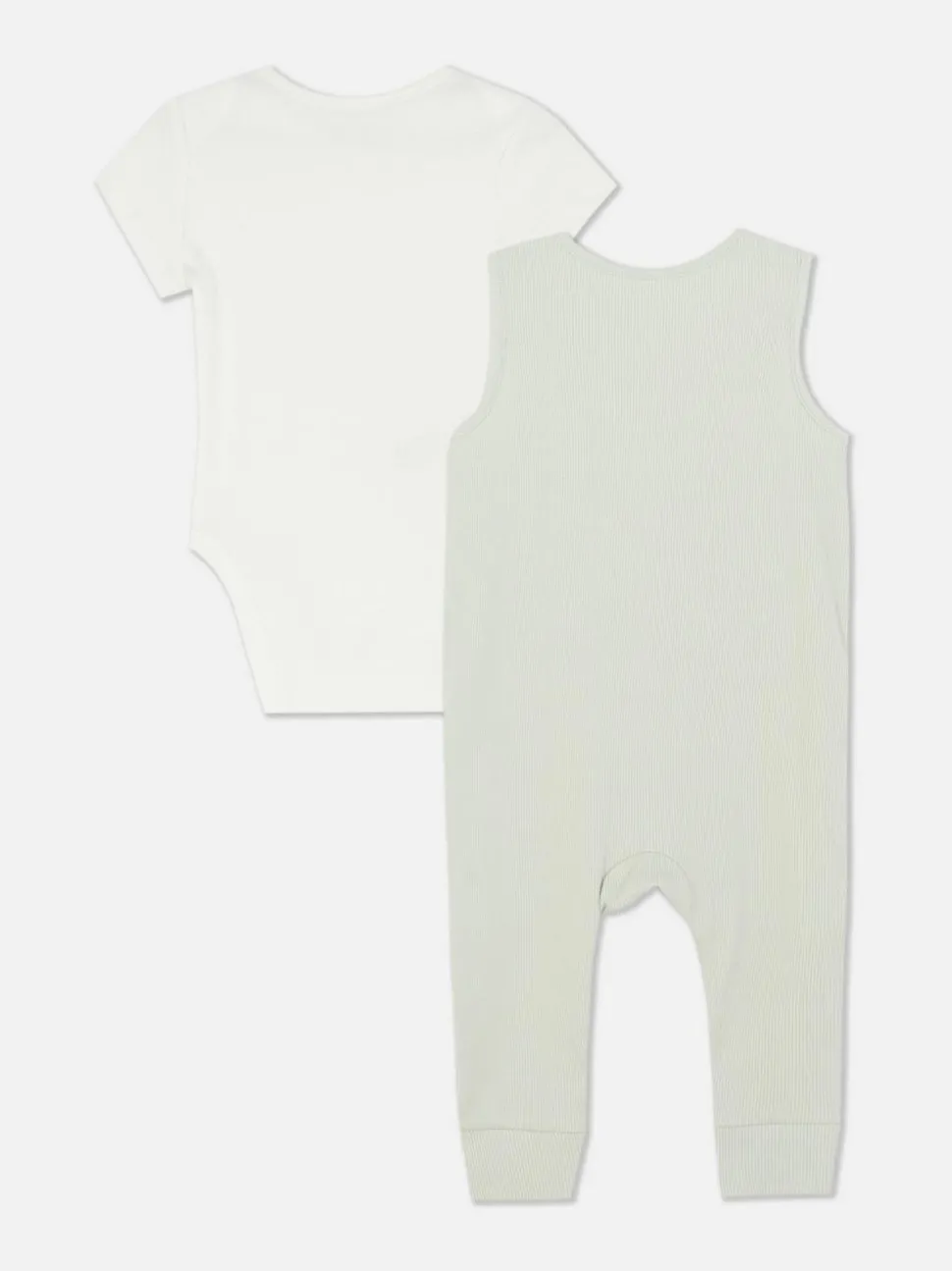 Komplet dla noworodka z ogrodniczkami z owieczką