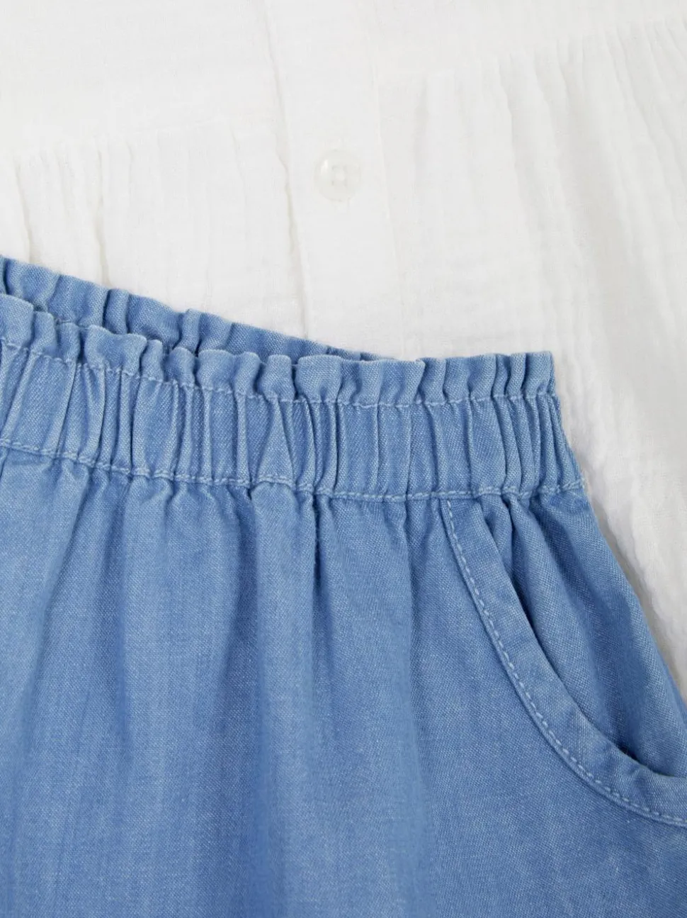 Komplet z bluzką z długim rękawem i szortami