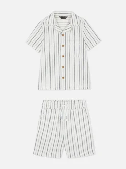 Komplet z dzianinową koszulą na guziki i szortami