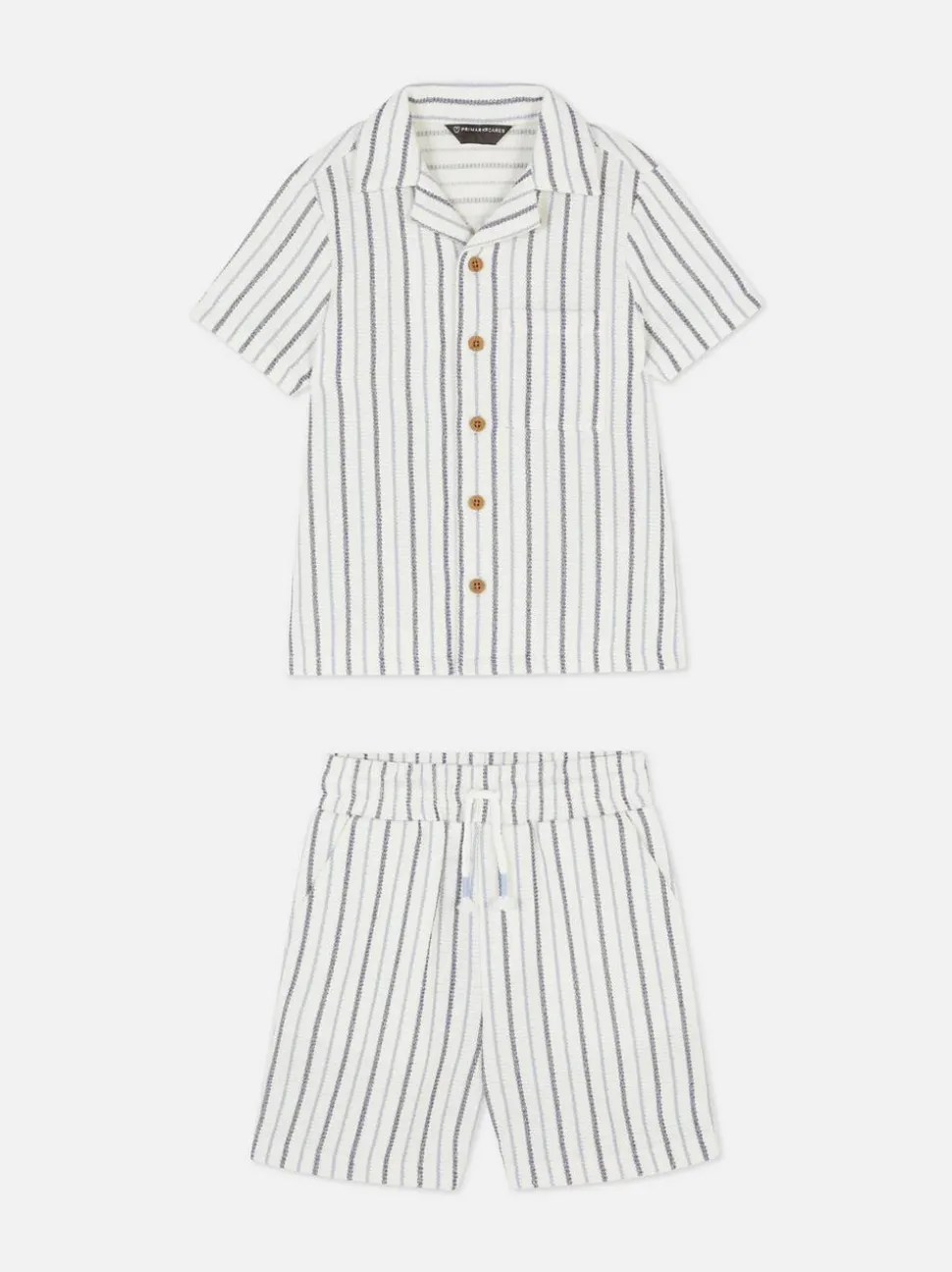 Komplet z dzianinową koszulą na guziki i szortami