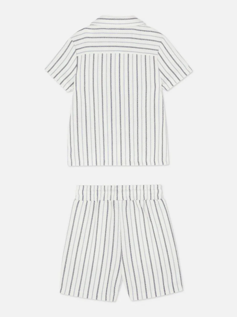 Komplet z dzianinową koszulą na guziki i szortami