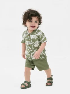 Komplet z koszulą z nadrukiem i szortami