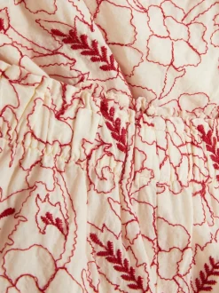 Komplet z topem i szortami z kwiatowym haftem