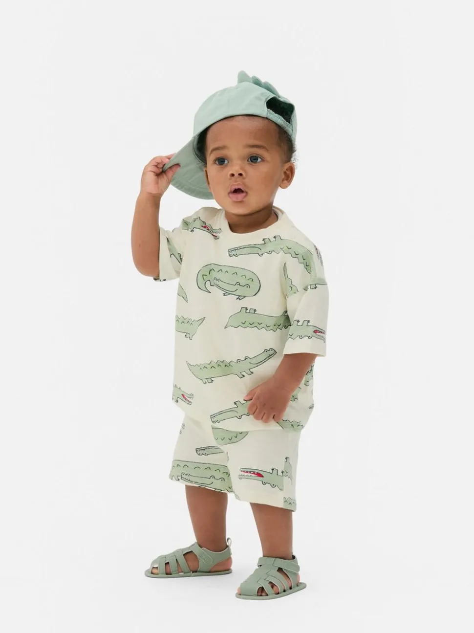 Komplet z T-shirtem i szortami z motywem krokodyla