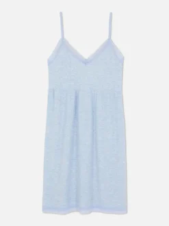 Koszula nocna z dekoltem w serek wykończona koronką