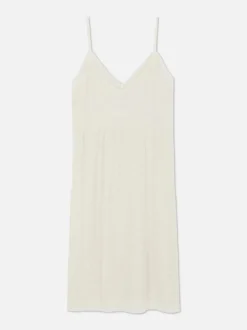 Koszula nocna z dekoltem w serek wykończona koronką